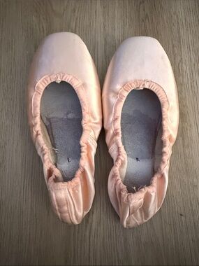 DEAD and used suffolk sovereign 6.5 XXXN pointe shoes